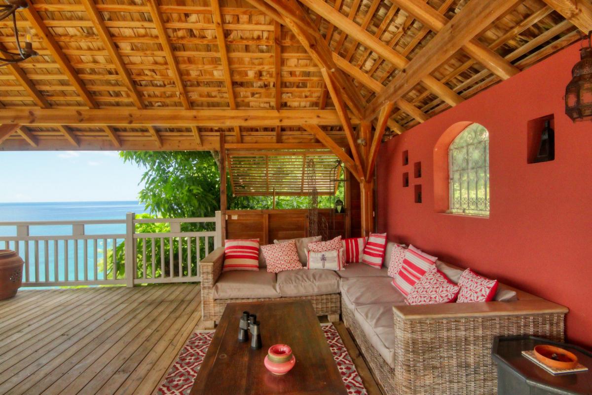 17 Location villa piscine Martinique Anses d Arlets_salon extérieur